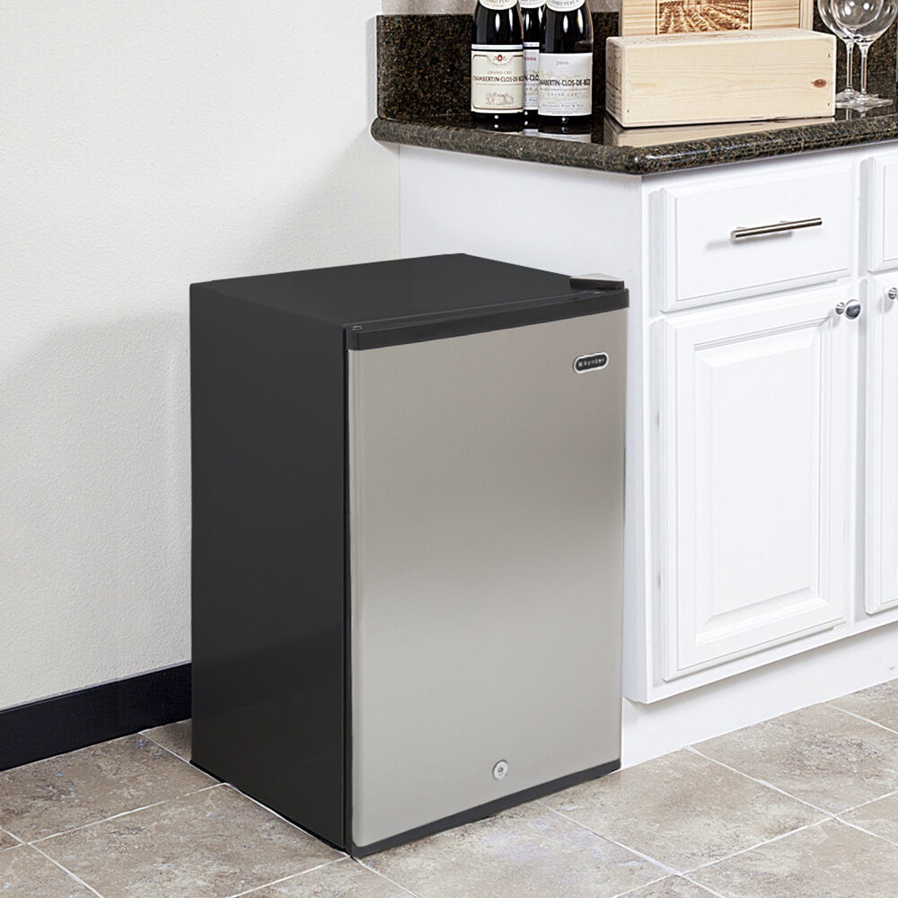 Whynter Compact Freezer / Refrigerators Stainless Steel Upright Freezer with Lock